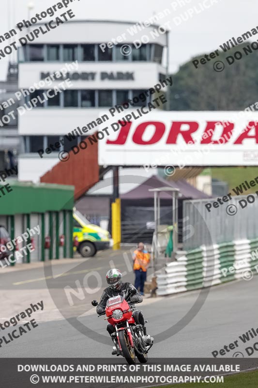 Vintage motorcycle club;eventdigitalimages;mallory park;mallory park trackday photographs;no limits trackdays;peter wileman photography;trackday digital images;trackday photos;vmcc festival 1000 bikes photographs